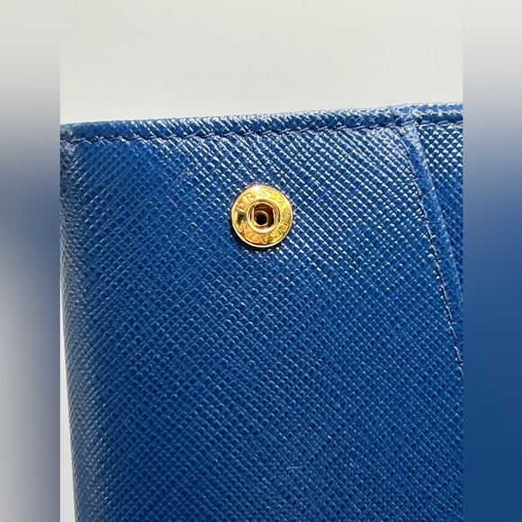 EUC π¦ PRADA Large Navy Blue Saffiano Leather Wallet ID Card Case Gold Chain Box - Picture 7 of 16